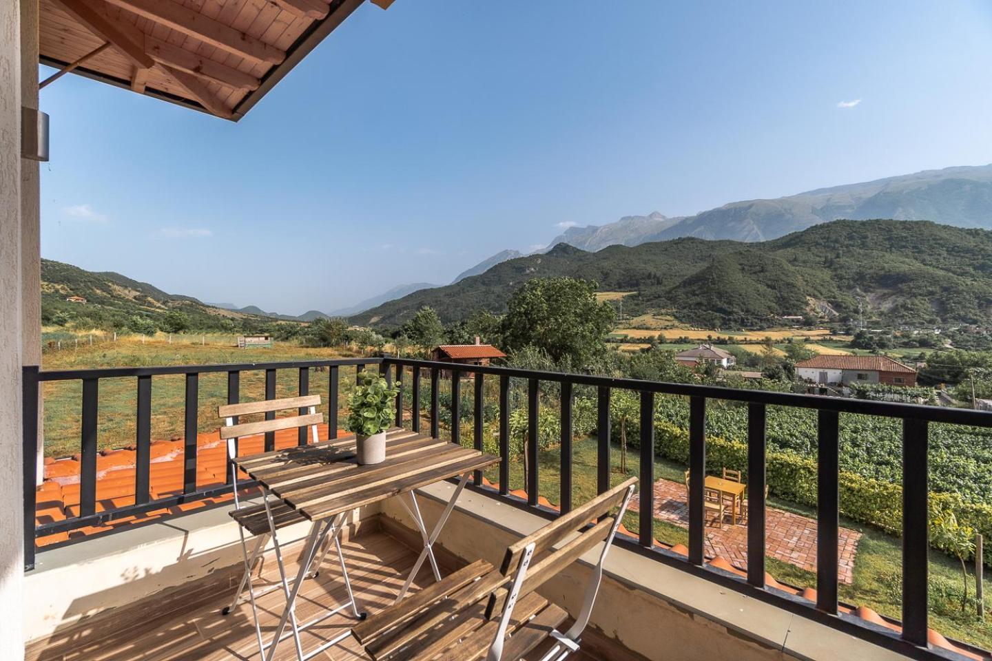 Bujtina Lumo & Pool Villa Përmet Kültér fotó