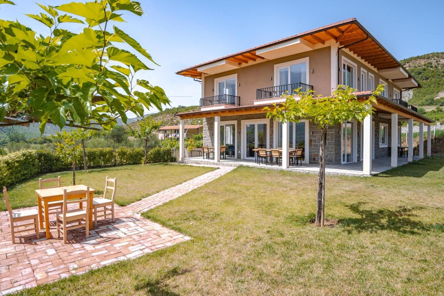 Bujtina Lumo & Pool Villa Përmet Kültér fotó