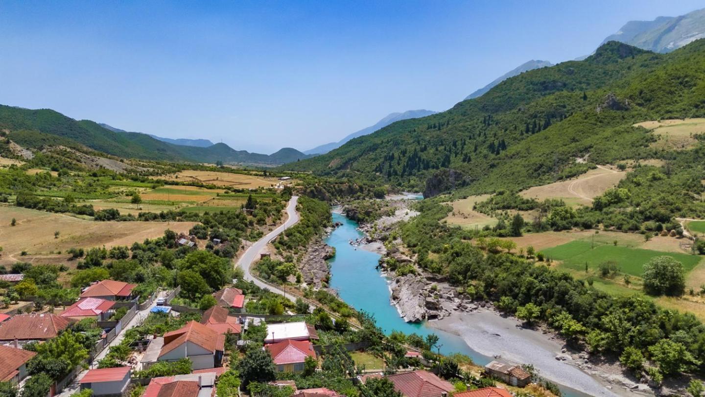 Bujtina Lumo & Pool Villa Përmet Kültér fotó