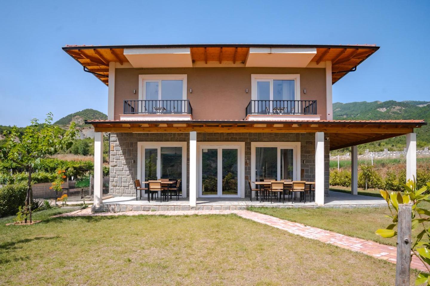 Bujtina Lumo & Pool Villa Përmet Kültér fotó