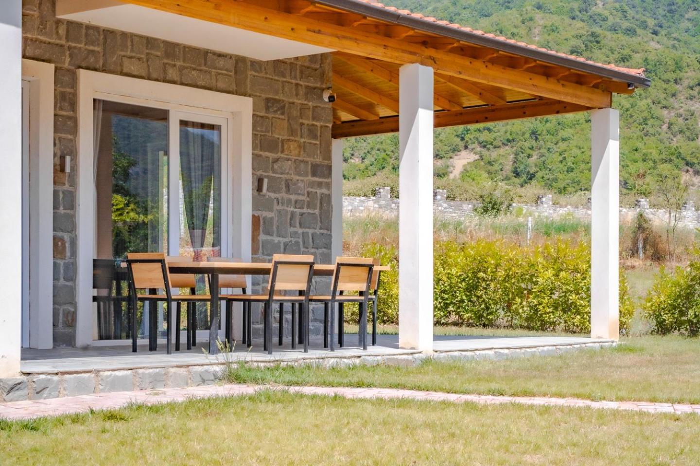 Bujtina Lumo & Pool Villa Përmet Kültér fotó