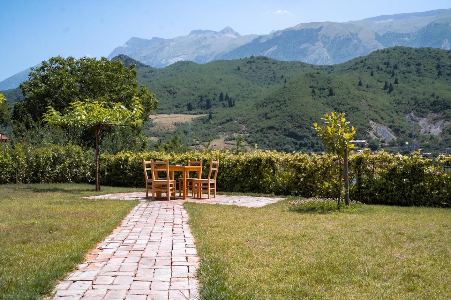 Bujtina Lumo & Pool Villa Përmet Kültér fotó