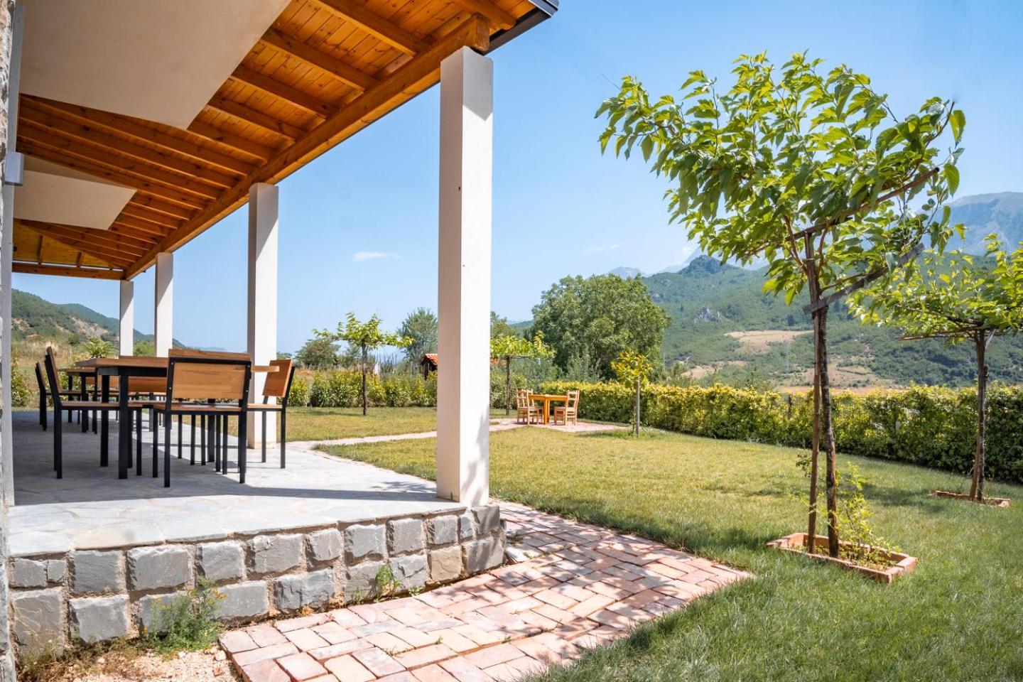 Bujtina Lumo & Pool Villa Përmet Kültér fotó